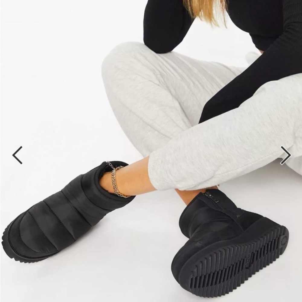 UGG RIDGE MINI BOOTS IN BLACK
